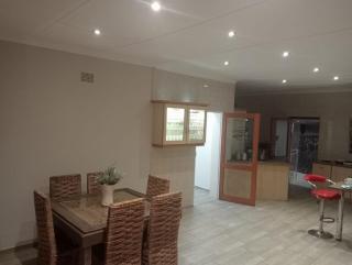 Majestic Manor Guesthouse & Coffee Shop - Bloemfontein - 4