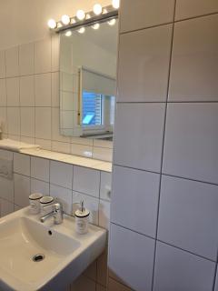 BOARDINGHOUSE PD25 ALTE FEUERWACHE I Unterkunft mit Einzel- und Doppelzimmer I 3min CityHospital I Monteure I Smart TV I Einzelbetten I Küche I Gemeinschaftsraum I Wasch I P - 8