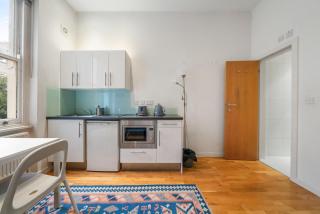 Bright and Airy One Bedroom Condo, Olympia, Kensington - Londra - 3