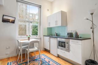 Bright and Airy One Bedroom Condo, Olympia, Kensington - Londra - 1