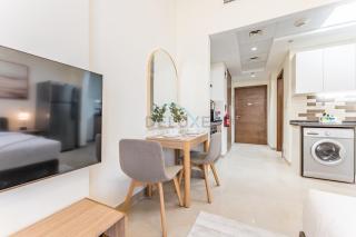 Community View Studio with Exclusive Private Balcony, Azizi Star, Jebel Ali by Deluxe Holiday Homes - 9