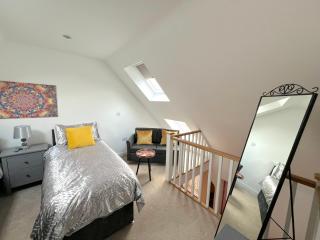 Glastonbury Hidden Passage, Split Level 1 Bedroom Apt, Sleeps 3 - Glastonbury - 2