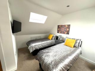 Glastonbury Hidden Passage, Split Level 1 Bedroom Apt, Sleeps 3 - Glastonbury - 3
