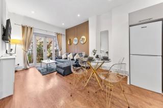 Luxury 2 Bedroom Balcony Kensington Flat for 6 Near Harrods & Next to Station! - Londra - 9