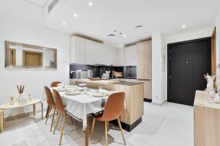 Serene 1BR APT with Gym & Pool - 8