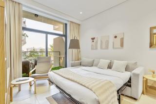 Serene 1BR APT with Gym & Pool - 1