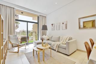 Serene 1BR APT with Gym & Pool - 0