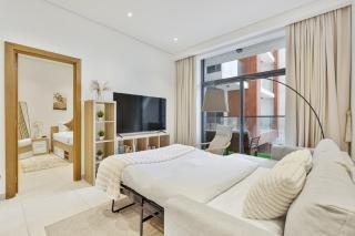 Serene 1BR APT with Gym & Pool - 2