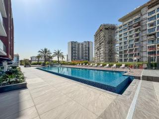 Serene 1BR APT with Gym & Pool - 6