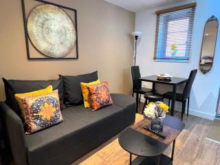 Glastonbury Hidden Passage, Split Level 1 Bedroom Apt, Sleeps 3 - Glastonbury - 9