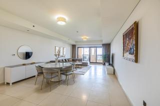 Balqis I Renovated 3BDR with 1 maid room I Palm Jumeirah - 5