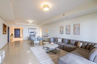 Balqis I Renovated 3BDR with 1 maid room I Palm Jumeirah - 4