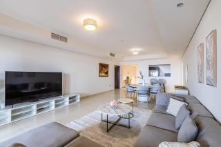 Balqis I Renovated 3BDR with 1 maid room I Palm Jumeirah - 3