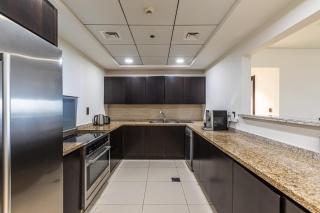 Balqis I Renovated 3BDR with 1 maid room I Palm Jumeirah - 8