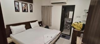 Premshree Hotel - - 3