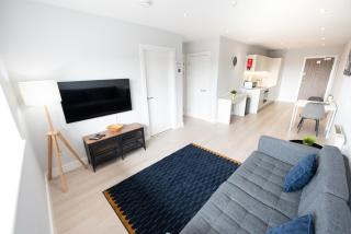 Space Apartments -One Bed Apartment - Parking - Fast Wifi - Sky Tv - 40 - Brentwood - 0