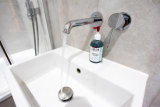 Space Apartments -One Bed Apartment - Parking - Fast Wifi - Sky Tv - 40 - Brentwood - 3