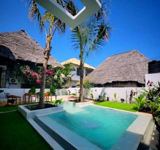 Gorgeous Luxury Waterfall Villa with Private Pool Prime Location in Paje Beach Zanzibar - Paje - 0