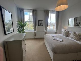 Hurstpier Spacious 2 Bed Apartment - by MCF - Hurstpierpoint - 3