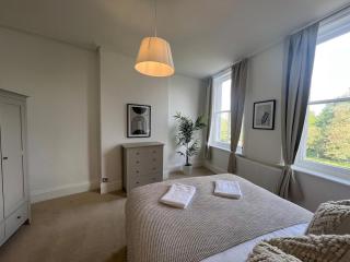 Hurstpier Spacious 2 Bed Apartment - by MCF - Hurstpierpoint - 1