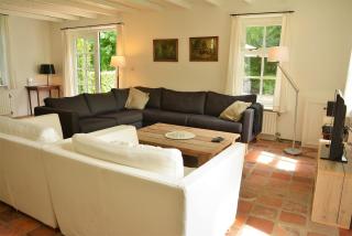 DE103 - Charming farm style home on a large estate - 9