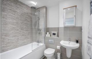 Luxury 1 bedroom, 1 bath apartment by MCF - Horley - 7