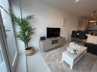 Luxury 1 bedroom, 1 bath apartment by MCF - Horley - 1