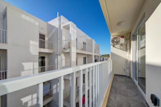 Kuya 3BR Modern Apt By JL - Is-Swieqi - 4