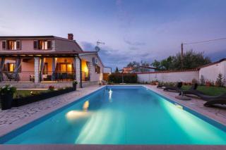 Villa Mia & Iva for 6 plus 2 people near Poreč with private pool & kids playground - pet friendly - Poreč - 3