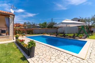 Villa Mia & Iva for 6 plus 2 people near Poreč with private pool & kids playground - pet friendly - Poreč - 1