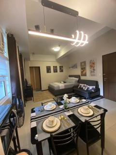 Queens Condotel at 101newport Across NAIA T3 - Manila - 1