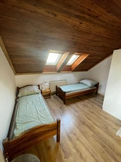 Varady's large apartment with private parking - 5