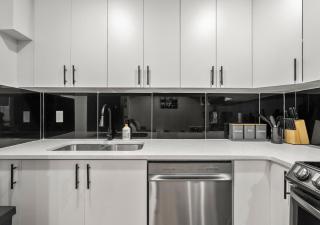 Mountain Hideaway Two Bedroom Basement Suite - Cochrane - 3