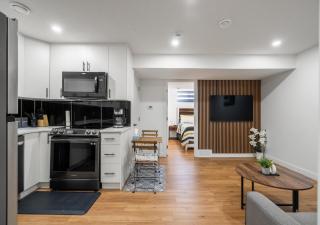 Mountain Hideaway Two Bedroom Basement Suite - Cochrane - 9