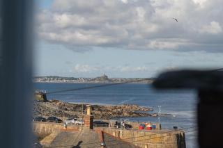 SeaView-2Br-Sleeps5-Cottage-FastWiFi-WoodBurner - 7