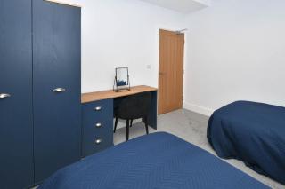 2 Bedroom Central Stay - Stoke on Trent - 7