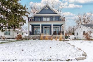 Lakeview Bliss- large home with lake views - 9