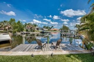 Family-friendly electric-heated pool home on Freshwater canal with bikes! - Villa Paige - Cape Coral - 0