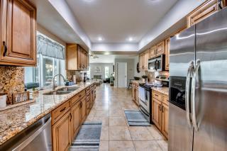Family-friendly electric-heated pool home on Freshwater canal with bikes! - Villa Paige - Cape Coral - 4