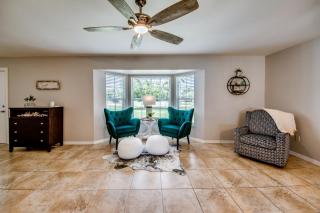 Family-friendly electric-heated pool home on Freshwater canal with bikes! - Villa Paige - 3