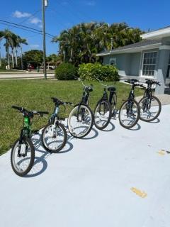 Family-friendly electric-heated pool home on Freshwater canal with bikes! - Villa Paige - Cape Coral - 1