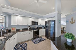 Spacious family-friendly electric-heated pool home with bikes on Gulf Access canal - Villa Nathalia - 4