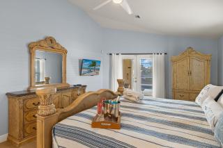 Spacious family-friendly electric-heated pool home with bikes on Gulf Access canal - Villa Nathalia - 1
