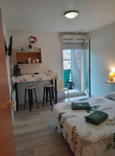 Charmant studio balcon idéalement placé - Nimes - 5