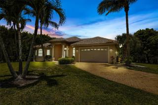 Gulf-access electric-heated pool home with boat lift - Villa Sienna - Cape Coral - 0