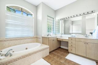 Gulf-access electric-heated pool home with boat lift - Villa Sienna - Cape Coral - 2