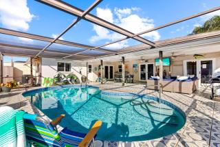 Beautifully remodeled electric-heated pool home with bikes - Perfect for families! - Villa Skyy - Cape Coral - 0