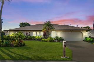 Villa Skyy - Beautifully remodeled pet friendly electric-heated pool home w/bikes - SWFL Rentals - 9