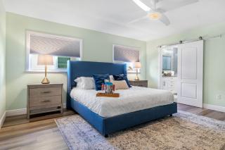 Fully remodeled electric-heated pool home on Gulf-access canal - Villa Sunny - Cape Coral - 1