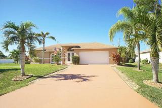 Remodeled elec-heated pool home with spa, Western exposure & bikes - Villa Valerie - Cape Coral - 8